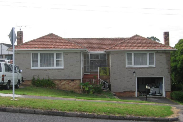 Photo of property in 21 Lynwood Road, New Lynn, Auckland, 0600
