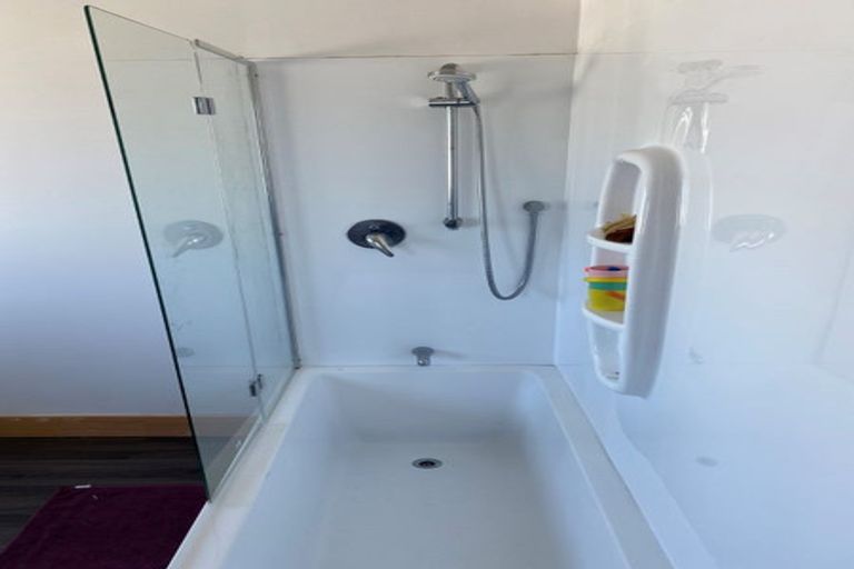 Photo of property in 2a Coniston Avenue, Te Atatu South, Auckland, 0610