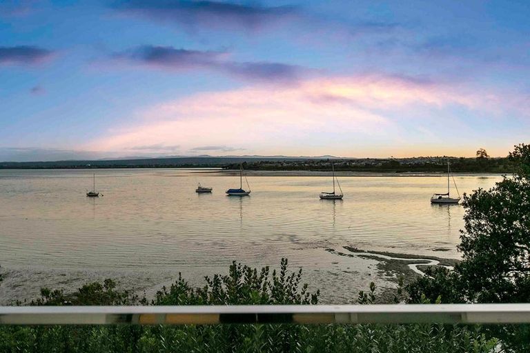 Photo of property in 114 Aeroview Drive, Beach Haven, Auckland, 0626