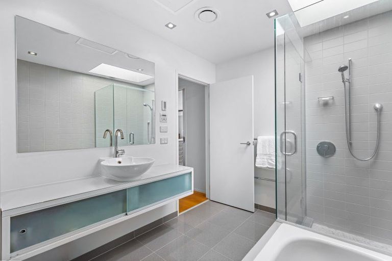 Photo of property in Esplanade Apartments, 9/16 Beach Front Lane, Browns Bay, Auckland, 0630