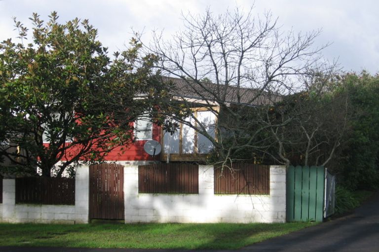 Photo of property in 17 Triangle Road, Massey, Auckland, 0614