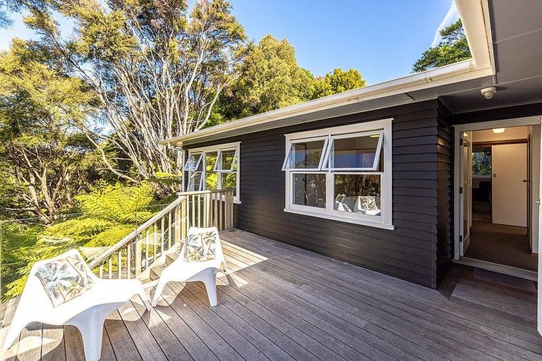 Photo of property in 116 Queens Drive, Oneroa, Waiheke Island, 1081