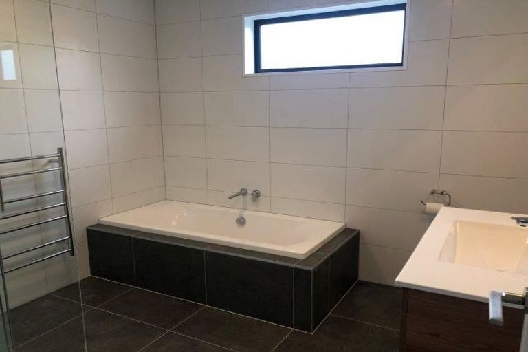 Photo of property in 10 Muster Road, Jacks Point, 9371