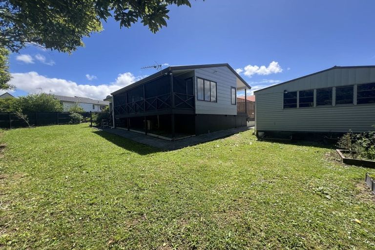 Photo of property in 12 Leven Lane, Totara Heights, Auckland, 2105