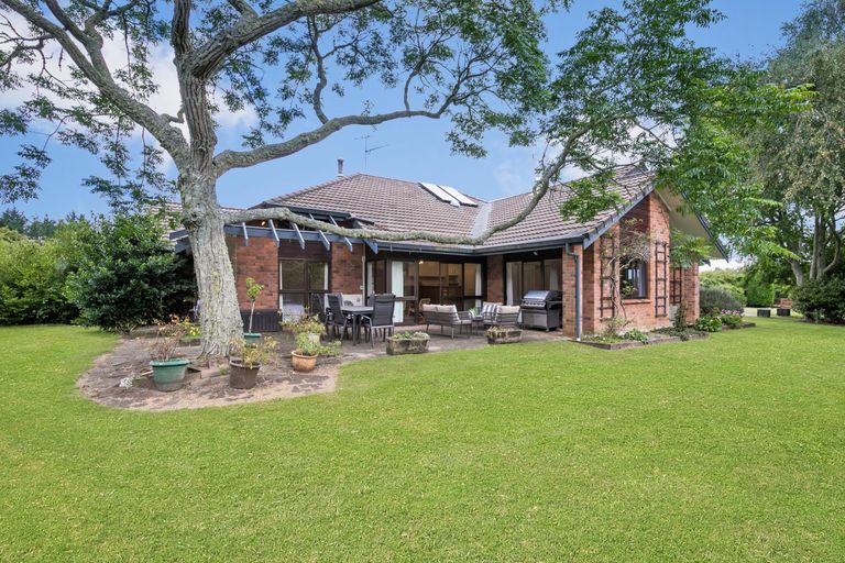 Photo of property in 24 Jack Paterson Road, Opaheke, Papakura, 2584