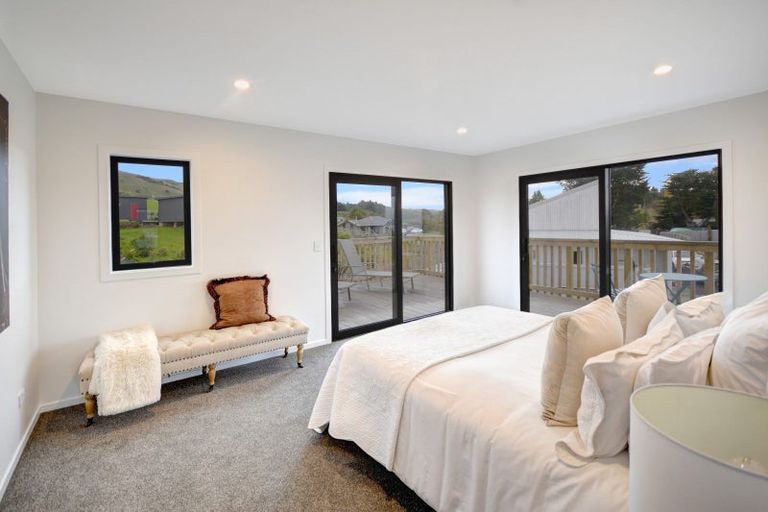 Photo of property in 9 Okahau Terrace, Warrington, 9471