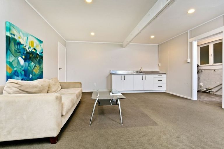 Photo of property in 1/123 Millbrook Road, Sunnyvale, Auckland, 0612