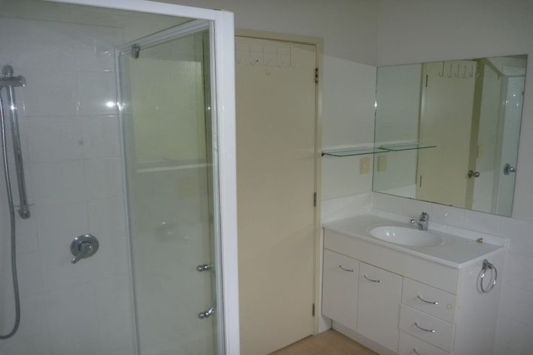 Photo of property in 41 Tiri Tiri Road, Birkdale, Auckland, 0626