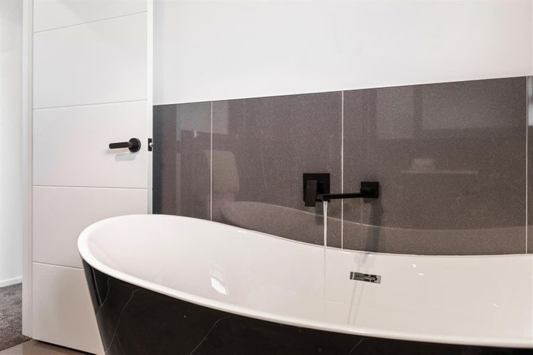 Photo of property in 2d Masters Road, Waiuku, 2681