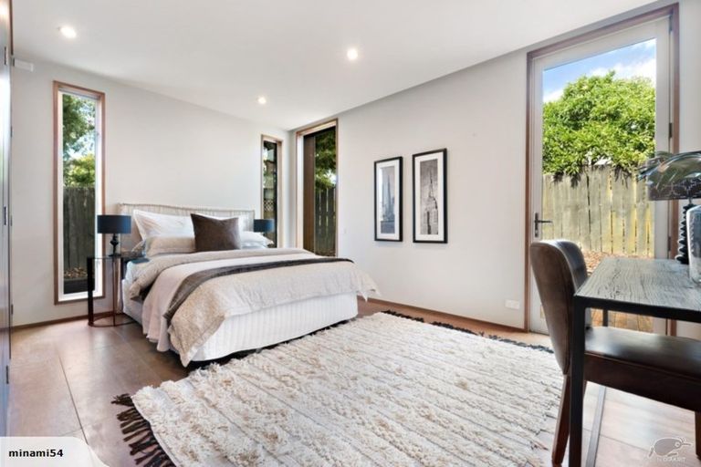 Photo of property in 8a Wairata Place, Te Atatu South, Auckland, 0610