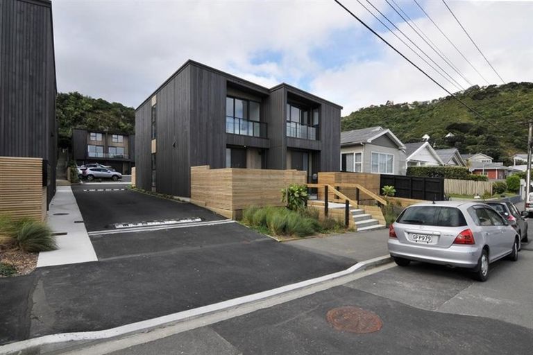 Photo of property in 2/20 Trent Street, Island Bay, Wellington, 6023