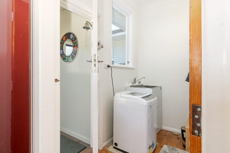 Photo of property in 28 Oxford Street, Martinborough, 5711