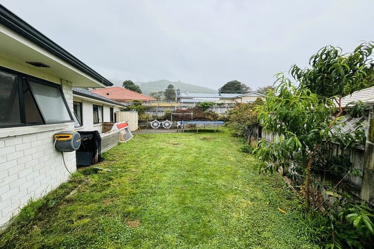Photo of property in 20a Hira Street, Waikanae, 5036