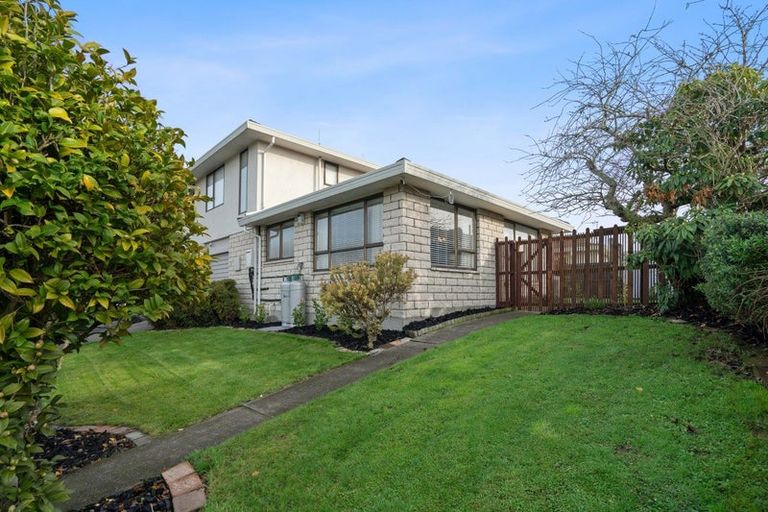 Photo of property in 1a James Condon Place, Redwood, Christchurch, 8051