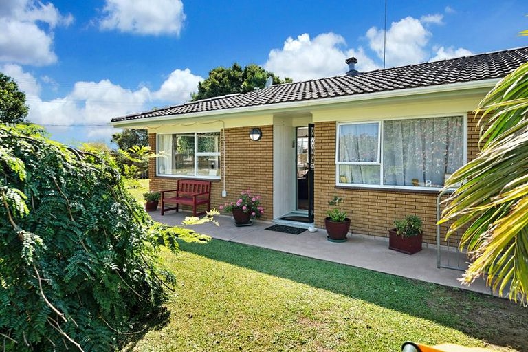 Photo of property in 1/2 Wallace Road, Ranui, Auckland, 0612