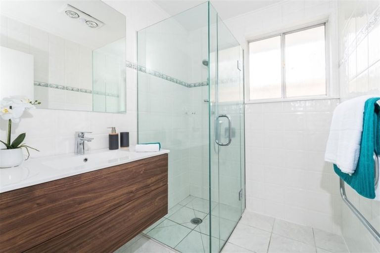 Photo of property in 31 Weatherly Road, Torbay, Auckland, 0630