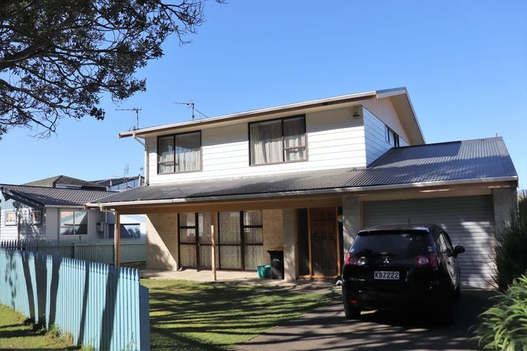 Photo of property in 80 Akaroa Drive, Maupuia, Wellington, 6022