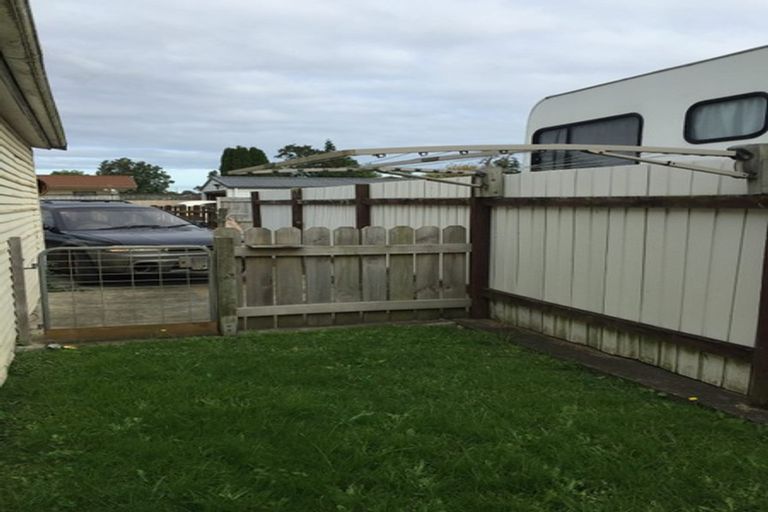 Photo of property in 1/60 Racecourse Road, Waiuku, 2123