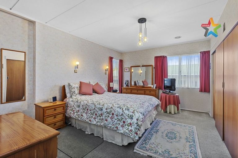 Photo of property in 33 Kingsley Street, Stokes Valley, Lower Hutt, 5019