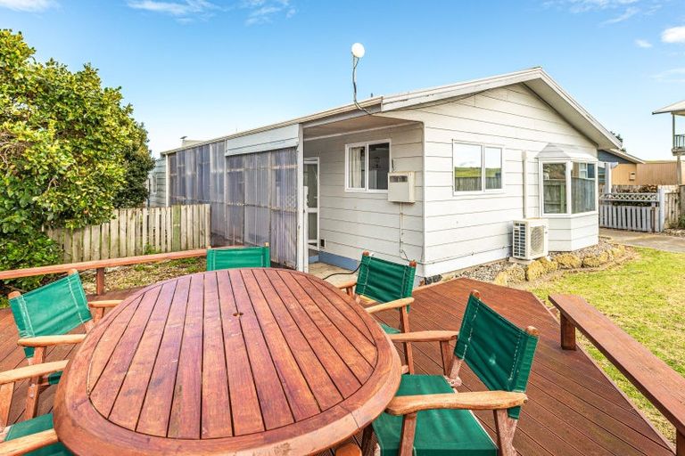 Photo of property in 25 Nukumaru Parade, Waiinu Beach, Whanganui, 4588
