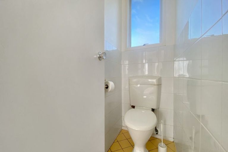 Photo of property in 12 Claverdon Drive, Massey, Auckland, 0614