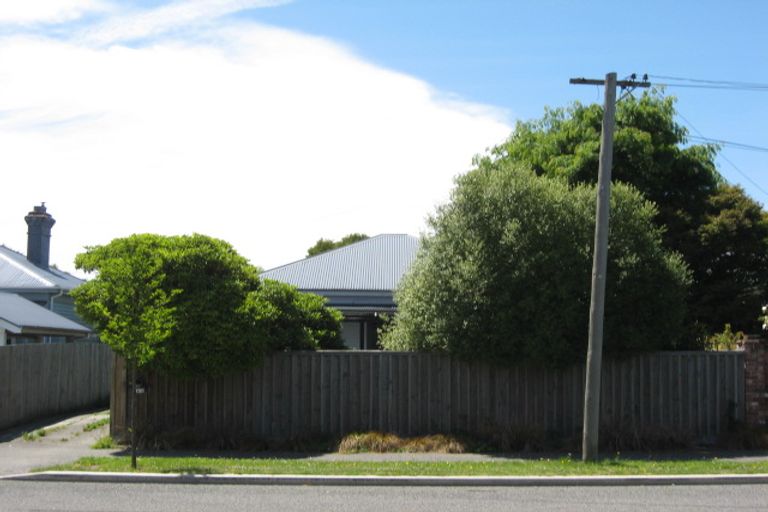 Photo of property in 100 Geraldine Street, Edgeware, Christchurch, 8013