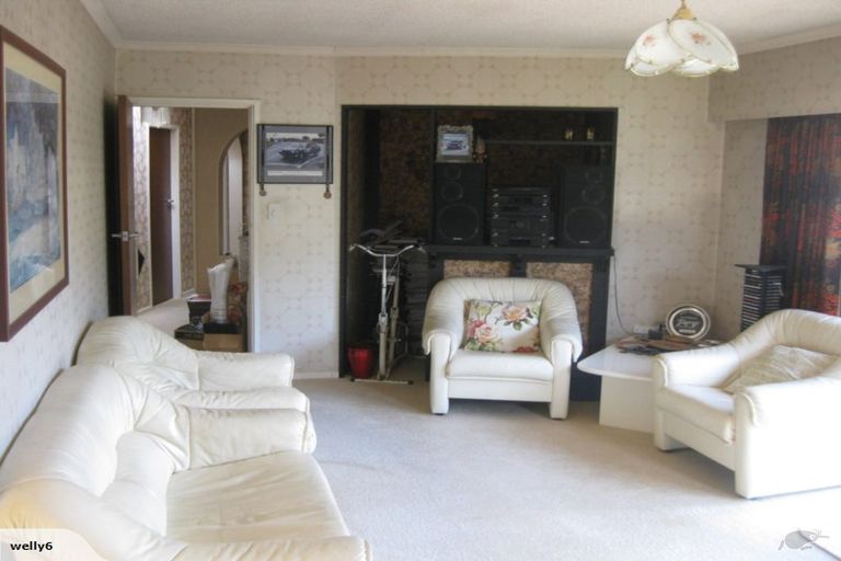 Photo of property in 17 Holly Grove, Maungaraki, Lower Hutt, 5010