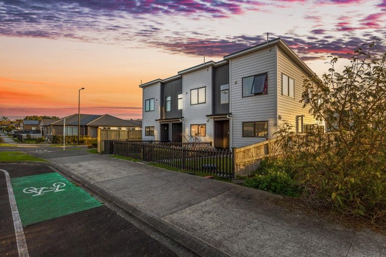 Photo of property in 4 Lumbarda Drive, Kumeu, 0810