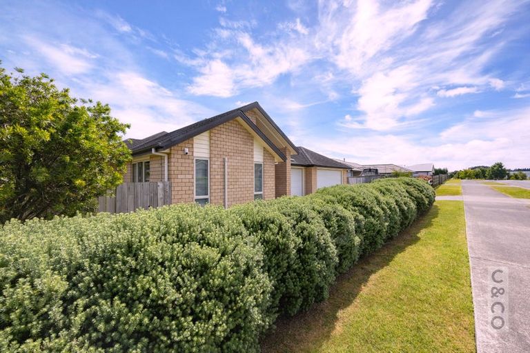 Photo of property in 16 Fruitlands Road, Kumeu, 0810