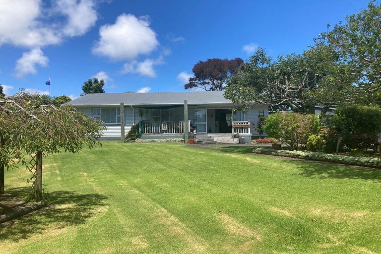 Photo of property in 17 Hutchins Street, Waitara, 4320