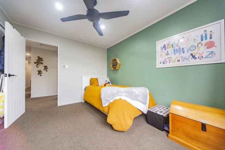Photo of property in 8 Bryce Place, Kelvin Grove, Palmerston North, 4414