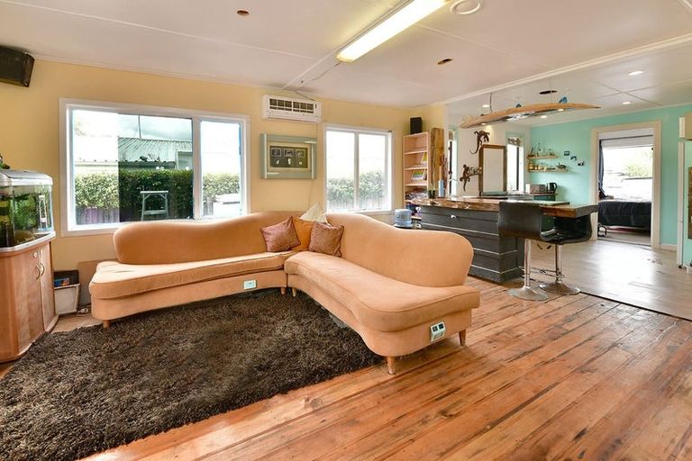 Photo of property in 4 Rere Place, Parakai, 0830