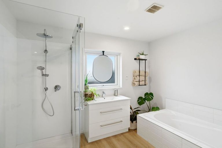 Photo of property in 5b Madeley Road, Mount Pleasant, Christchurch, 8081