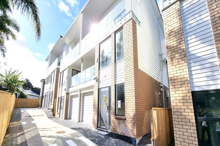 Photo of property in 2b Glenvil Lane, Te Atatu Peninsula, Auckland, 0610