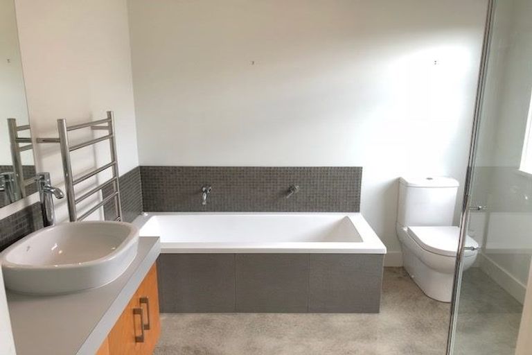 Photo of property in 19 Waitaha Place, Clive, 4102