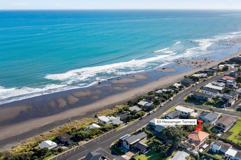 Photo of property in 30 Messenger Terrace, Oakura, 4314