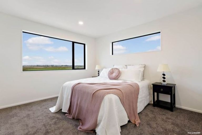 Photo of property in 2 Fjord Way, Karaka, Papakura, 2113