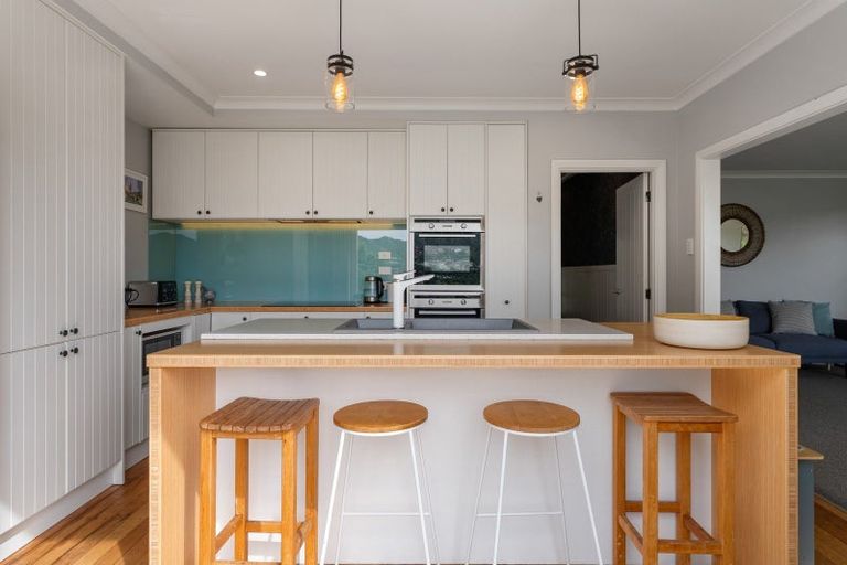 Photo of property in 16 Waru Street, Khandallah, Wellington, 6035