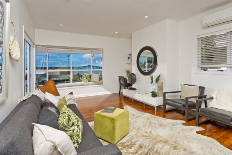 Photo of property in 1/91 Queen Street, Northcote Point, Auckland, 0627