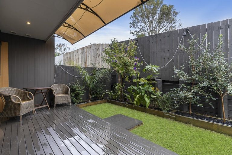 Photo of property in 12e Kelwyn Road, Kelston, Auckland, 0602