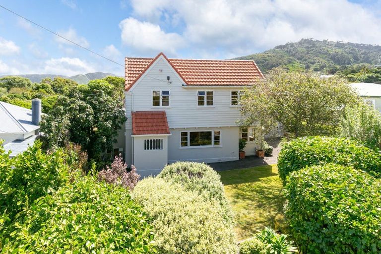 Photo of property in 4 Nicholson Road, Khandallah, Wellington, 6035