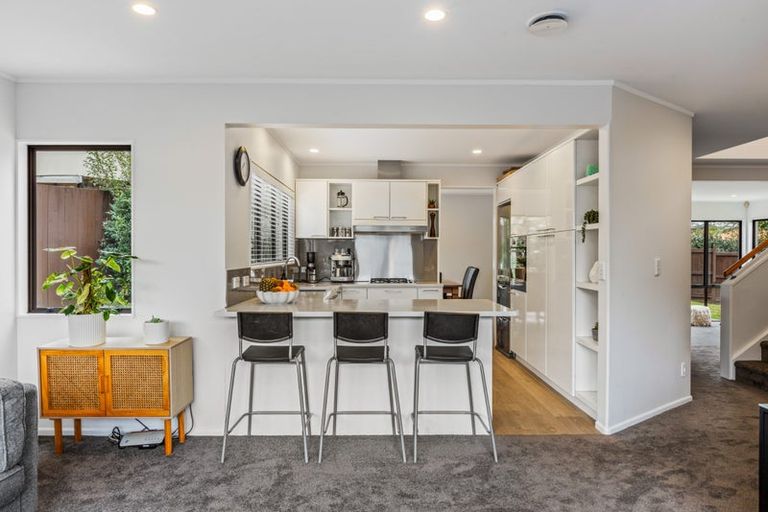 Photo of property in 6 Rathmullen Place, Pinehill, Auckland, 0632