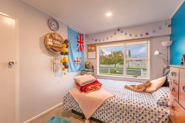 Photo of property in 4 Upham Crescent, Taradale, Napier, 4112