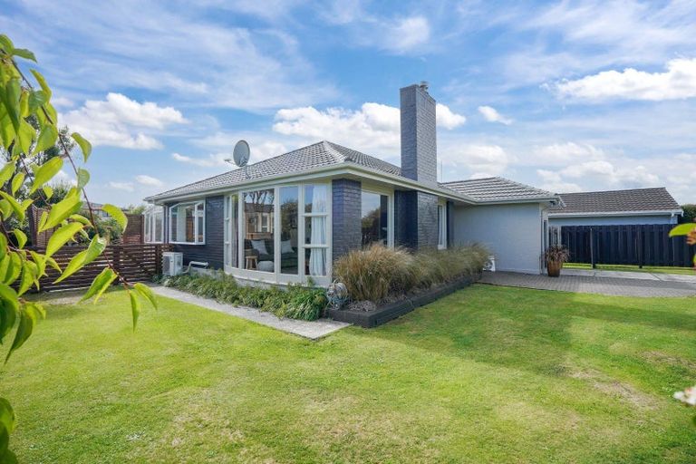 Photo of property in 28 Cruickshank Crescent, Rosedale, Invercargill, 9810