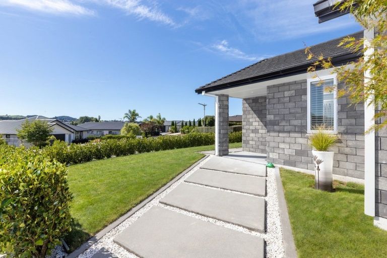 Photo of property in 18 Ellesmere Close, Pyes Pa, Tauranga, 3112