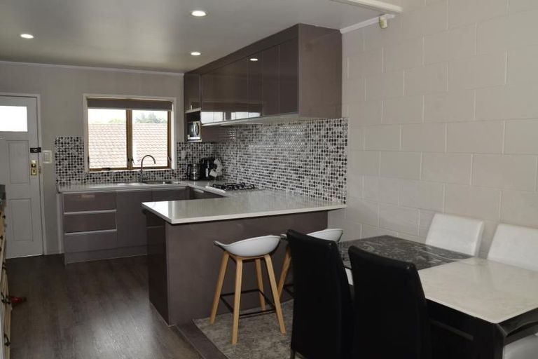 Photo of property in 2/19 Wyllie Road, Papatoetoe, Auckland, 2025