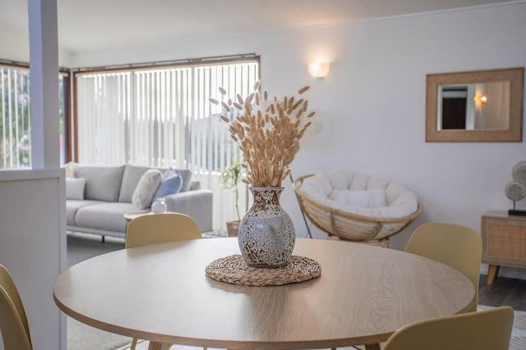 Photo of property in 2 Puketiro Place, Paihia, 0200