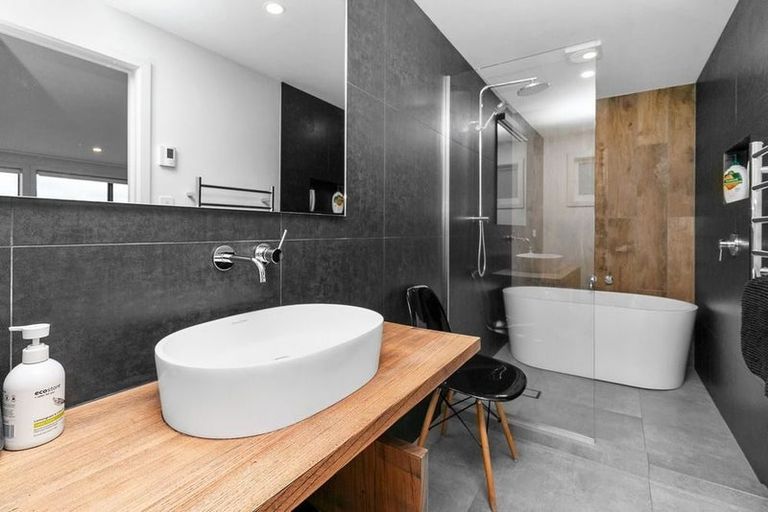 Photo of property in 11 Hinemoa Street, Birkenhead, Auckland, 0626