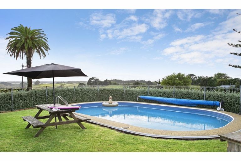 Photo of property in 230 Gleeson Road, Pollok, Waiuku, 2683