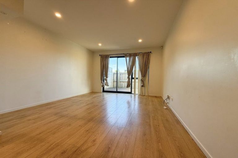 Photo of property in 17 Kaha Road, Takanini, 2110